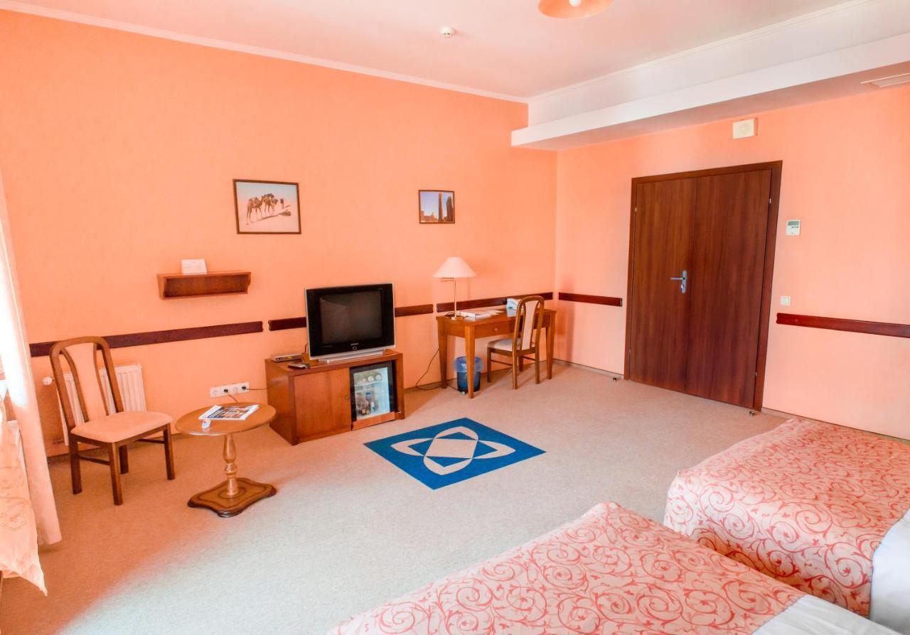 Premier Hotel Shafran スームィ エクステリア 写真