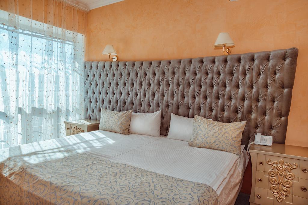 Premier Hotel Shafran スームィ 部屋 写真