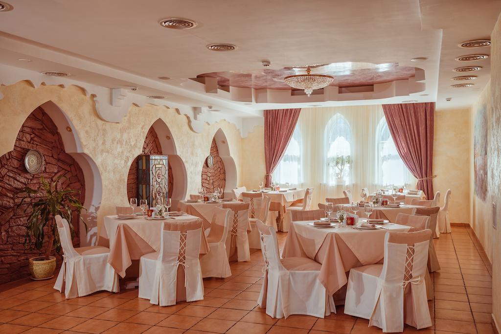 Premier Hotel Shafran スームィ エクステリア 写真