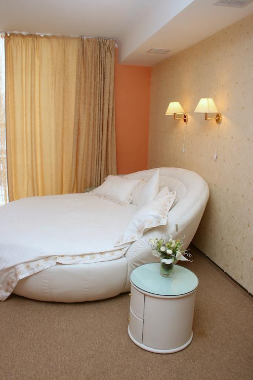 Premier Hotel Shafran スームィ エクステリア 写真