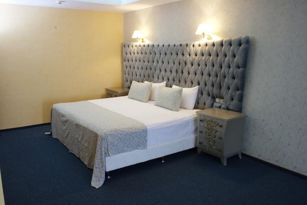Premier Hotel Shafran スームィ エクステリア 写真