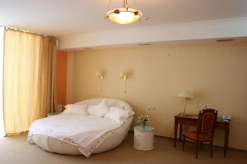 Premier Hotel Shafran スームィ エクステリア 写真